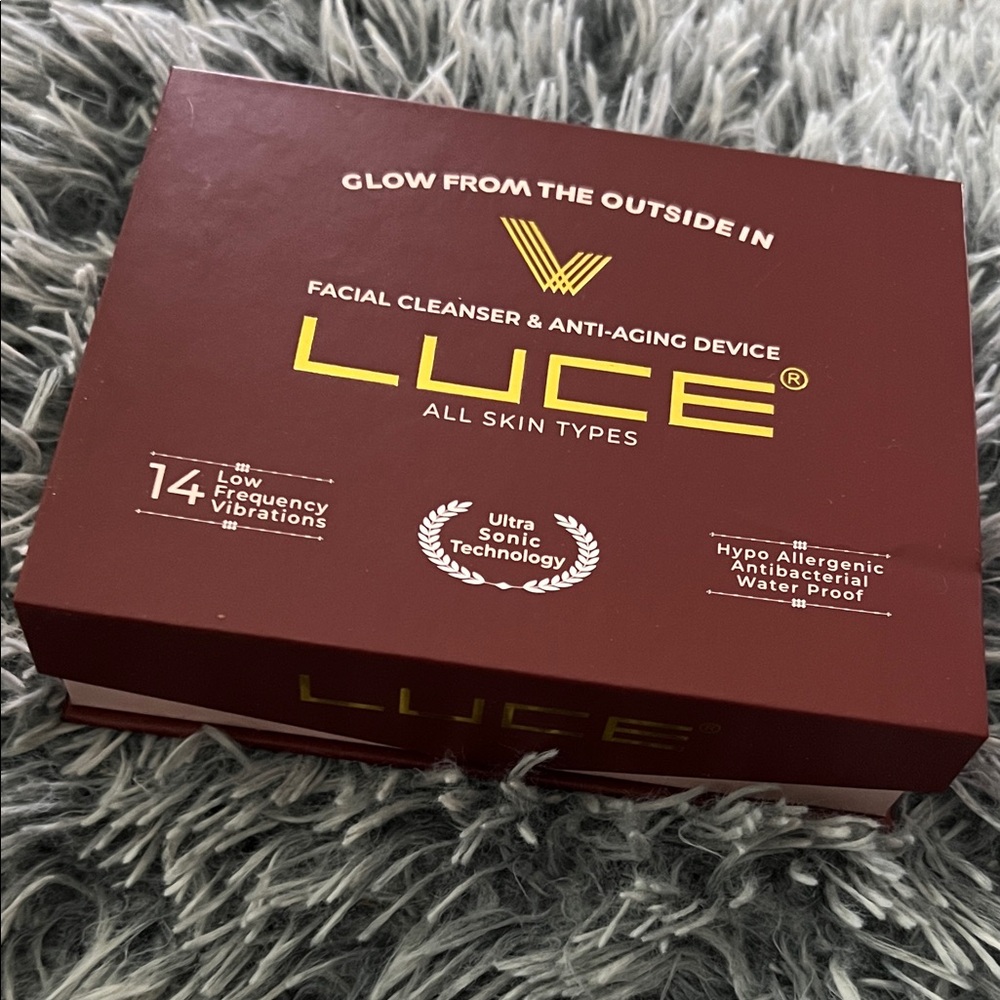 LUCE Facial Cleanser & Anti-Aging Device - Burgundy